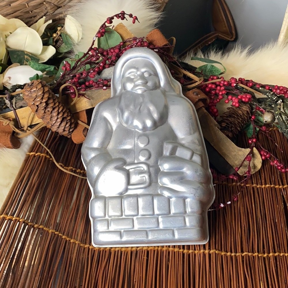 . Vintage Santa Aluminum Cake Pan - Christmas Ice Cream Moulds